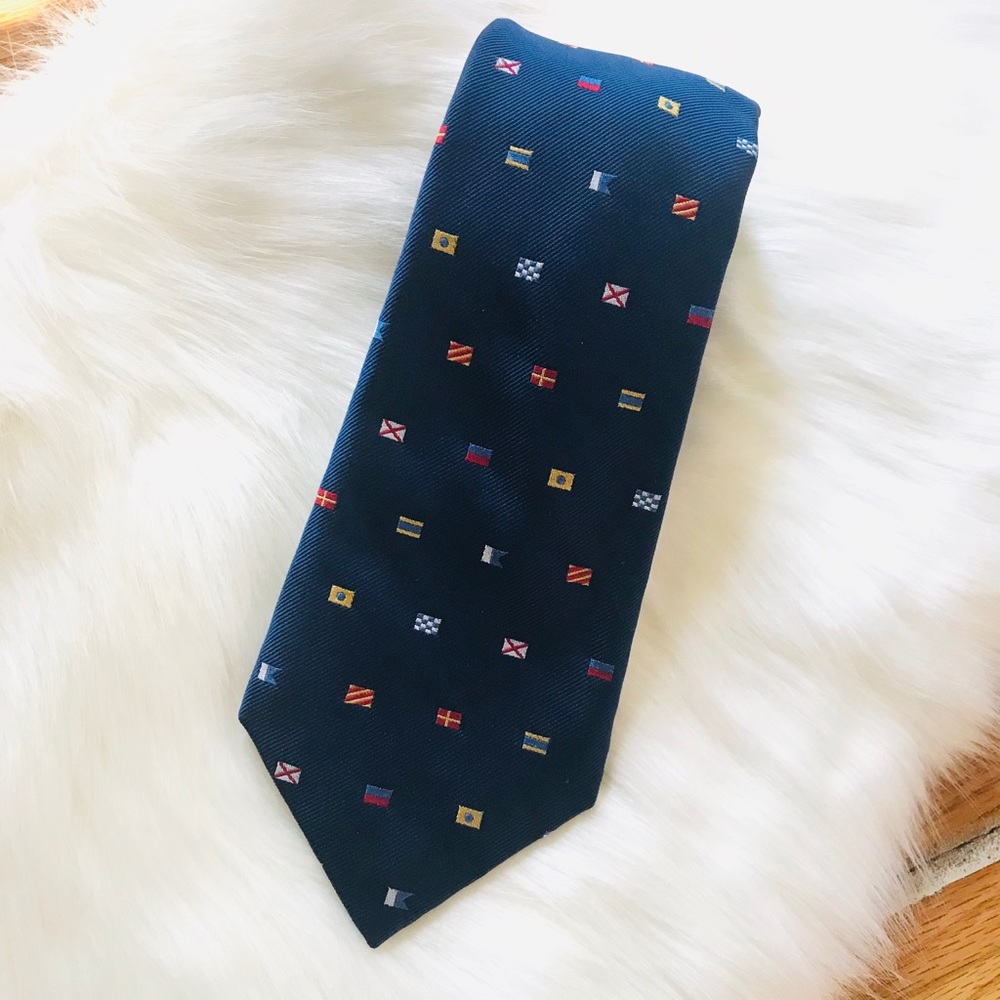 Vineyard Vines! Navy Multi Country Flag Tie!
